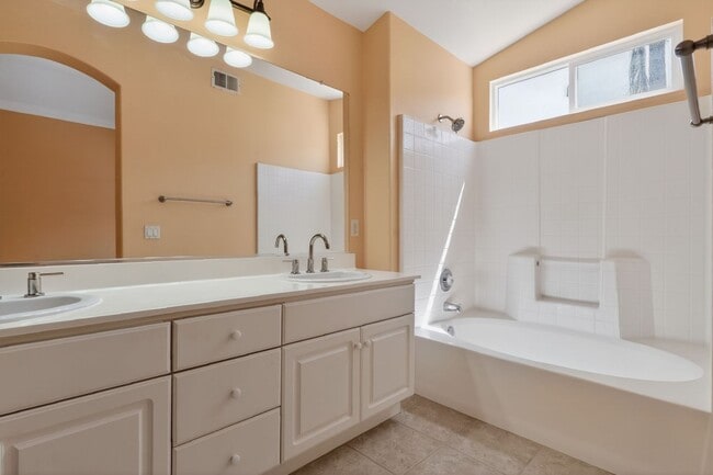 Building Photo - 10009 Kika Ct