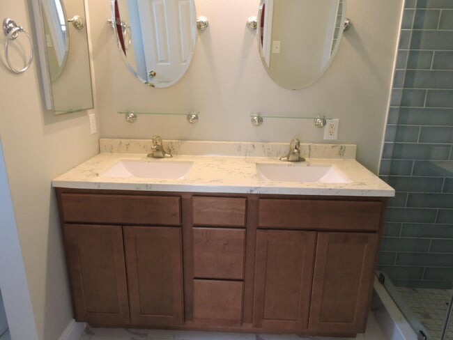 Building Photo - 125 Louise Dr