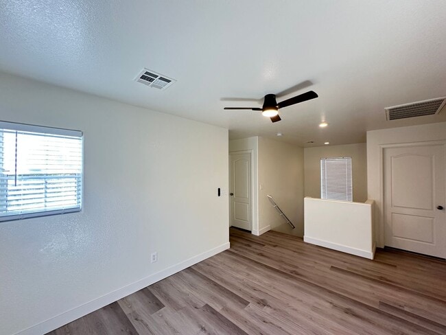 Building Photo - DESERT WILLOWS