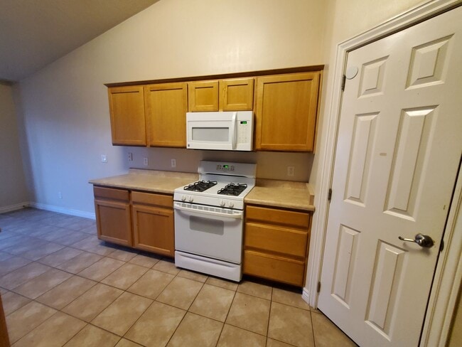 Building Photo - Northern View Subdivision Townhome