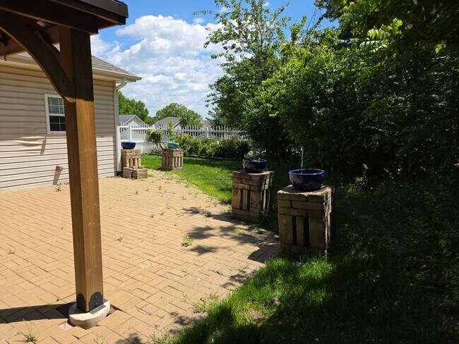 Building Photo - 3 bd, 2 ba house in SW Katy Lake Estates subdivision, fenced, w/d included, corner lot