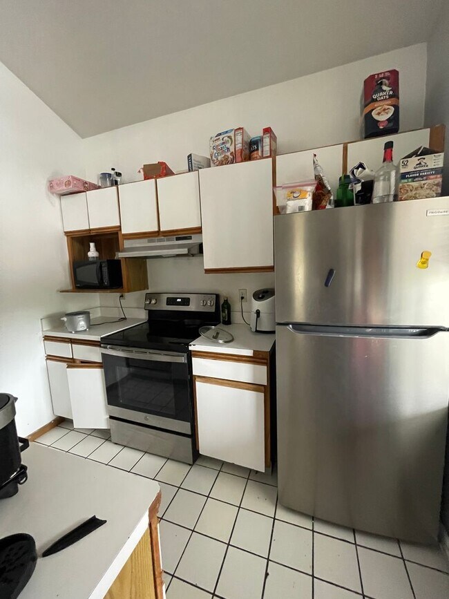 Building Photo - OSU North Campus 5 bedroom 2 bath apartment