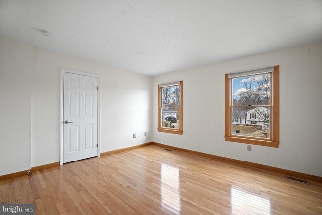 Building Photo - 8669 Concord Dr