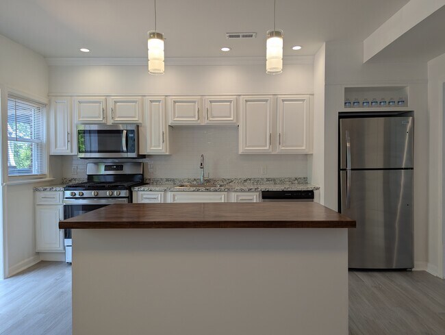 Building Photo - 2502 Park Heights Terrace