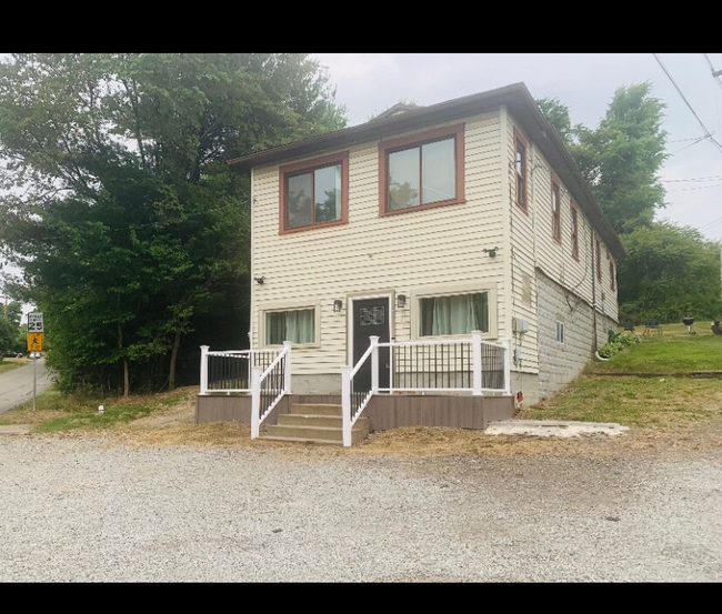 Primary Photo - 400 Porter St