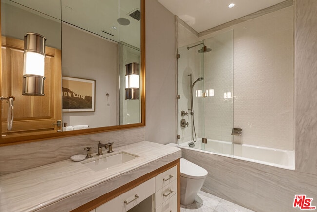 Building Photo - 618 N Beverly Dr