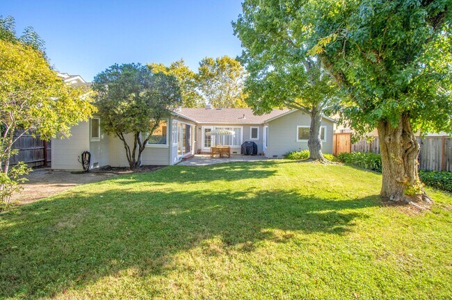 Building Photo - Perfect Family Home in Flats of Kentfield ...