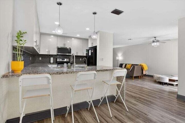 Building Photo - 4131 Eastridge Cir