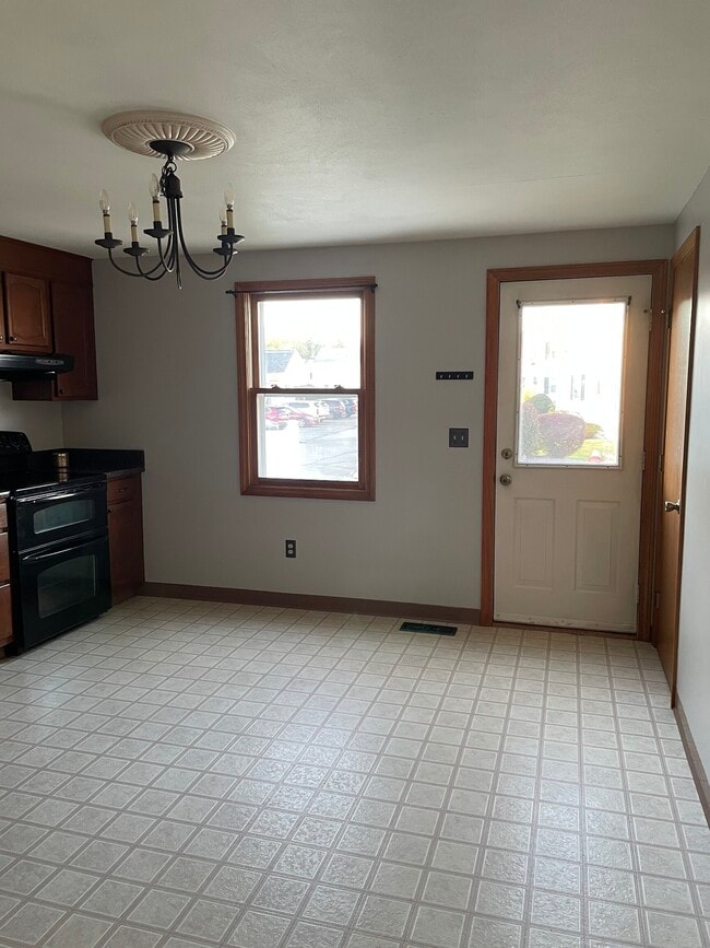 Building Photo - 4 Persimmon Ln