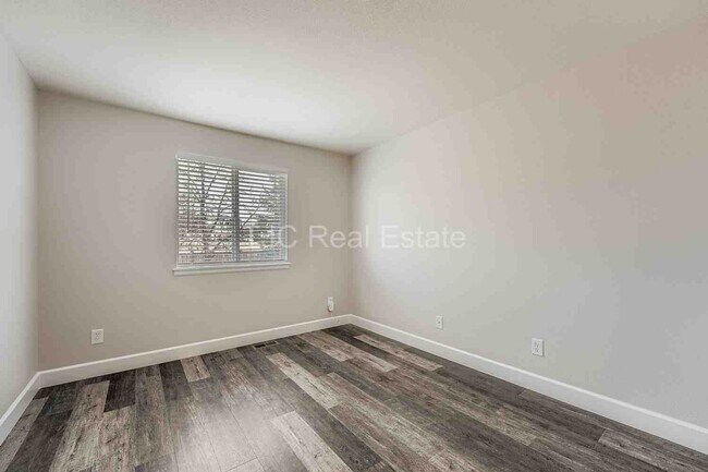 Building Photo - 6212 S Valdai Ct