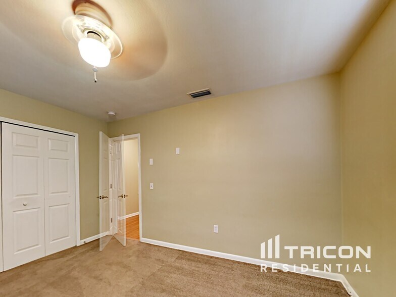 Building Photo - 7905 42nd Way N