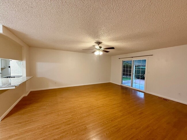 Building Photo - Conveniently located single story home!