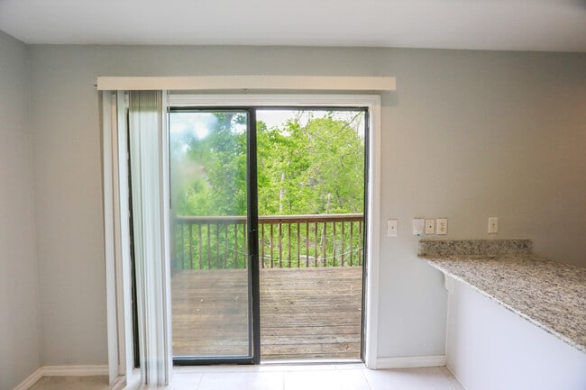 Building Photo - 602 Camellia Dr