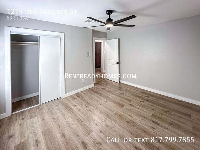 Building Photo - 1219 Des Jardines St