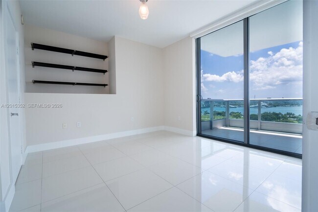 Building Photo - 900 Biscayne Blvd