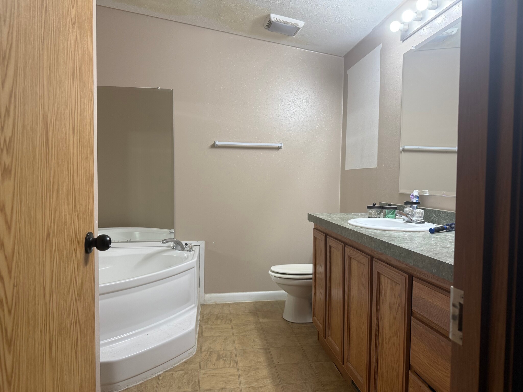 Building Photo - 2066 S 150 W