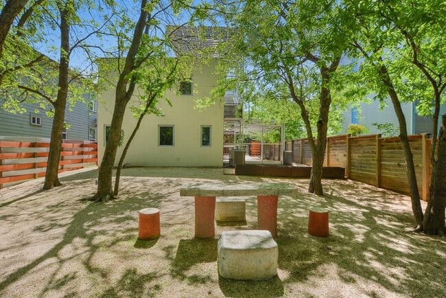 Building Photo - 2410 Bryan St