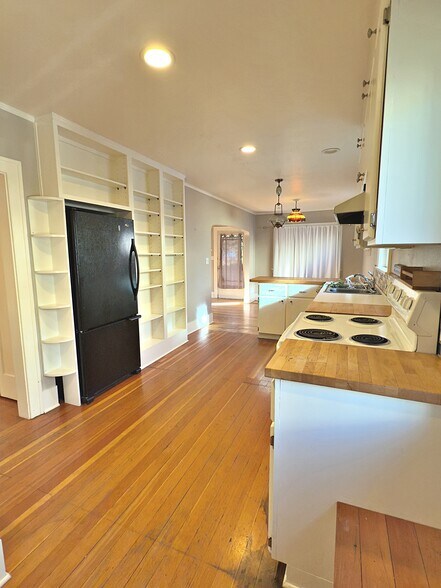 Building Photo - 2534 SE 31st Ave