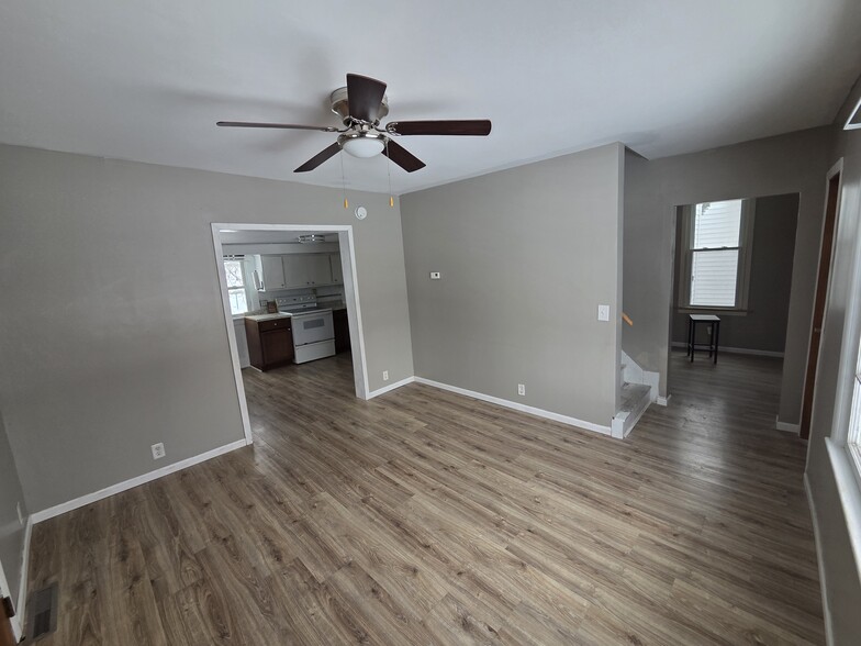 Living room - 418 W Lima St