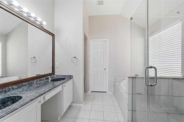 Building Photo - 1202 Defford Ln