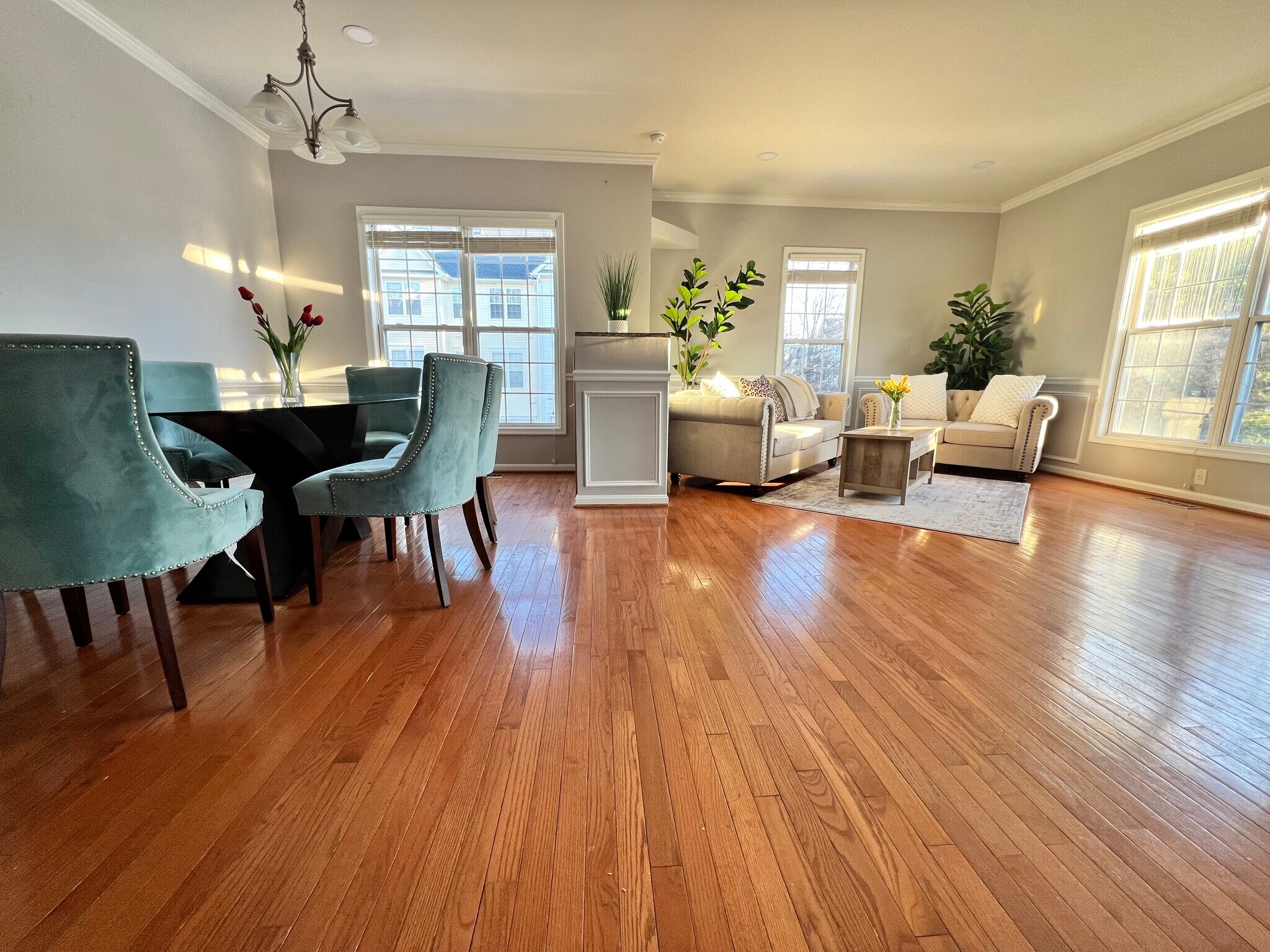 Building Photo - 2552 Sandbourne Ln