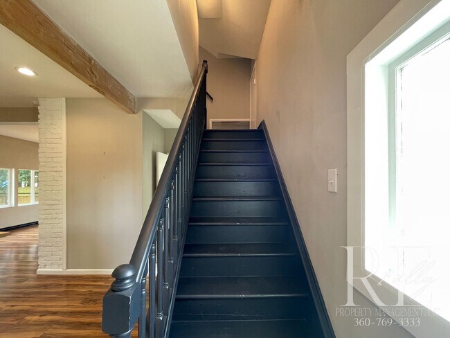 Building Photo - 3BR Bremerton Home with Vintage Charm & Mo...