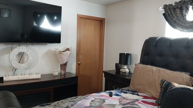 Building Photo - 12745 W Wakefield Dr