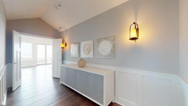 Building Photo - 404 21st St S