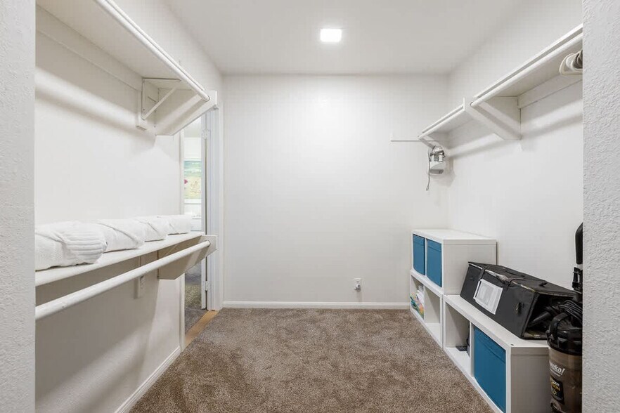 Building Photo - 714 Isthmus Ct