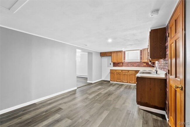 Building Photo - 941 Jamesville Ave