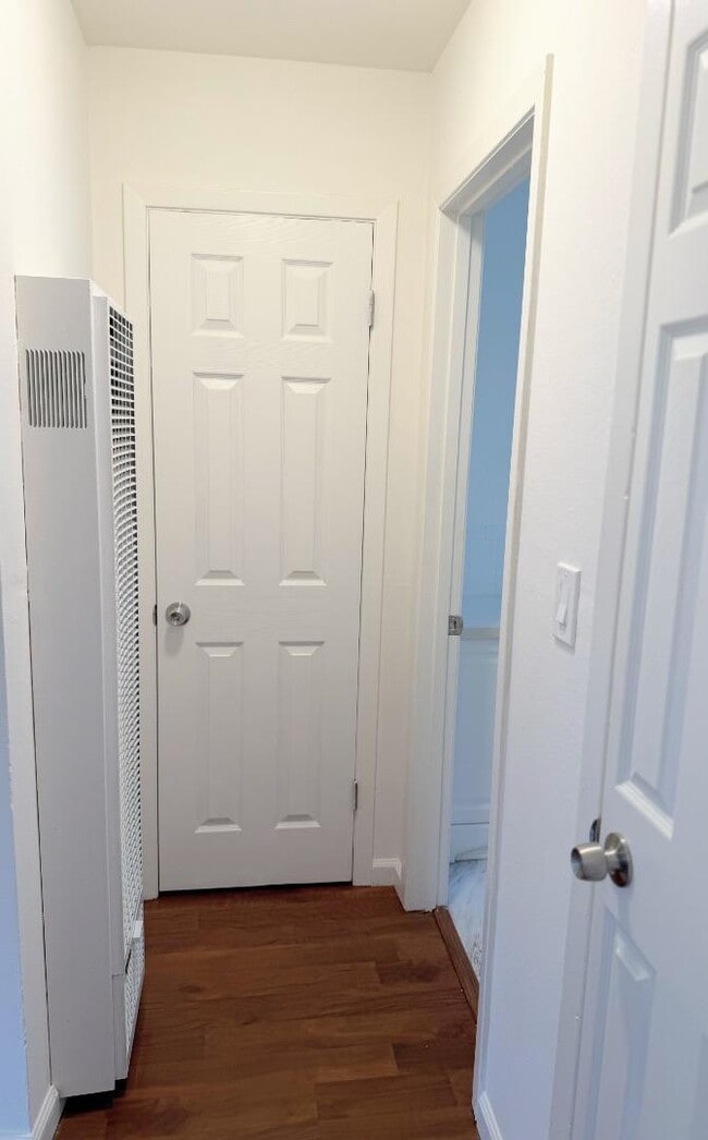 Building Photo - 418 Roosevelt Ave