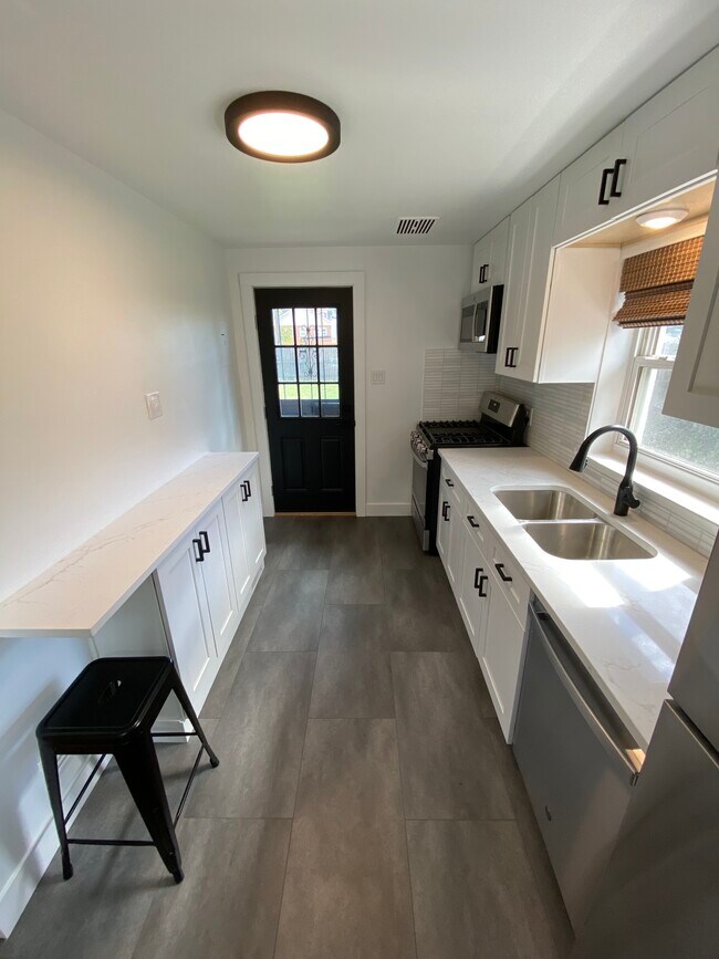 Kitchen - door to backyard - 2212 Perry St