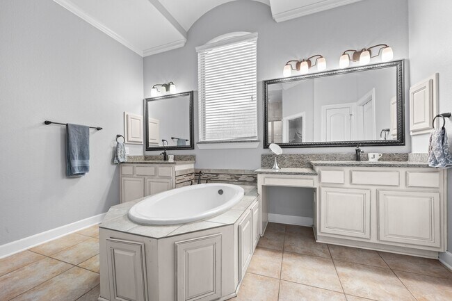 Building Photo - 27 Fury Ranch Pl