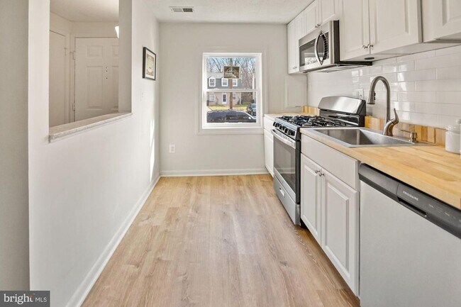 Kitchen Pic 1 - 1792 Dutch Village Dr