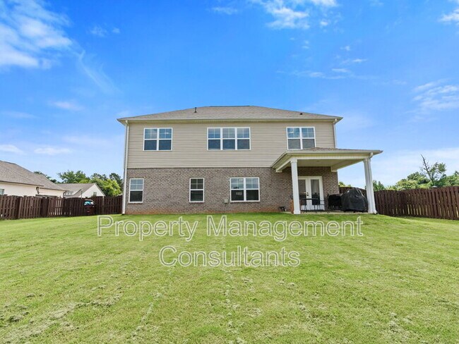 Building Photo - 14735 Commonwealth Dr