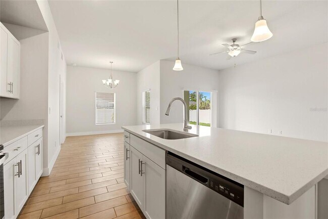 Building Photo - 870 Columbia St