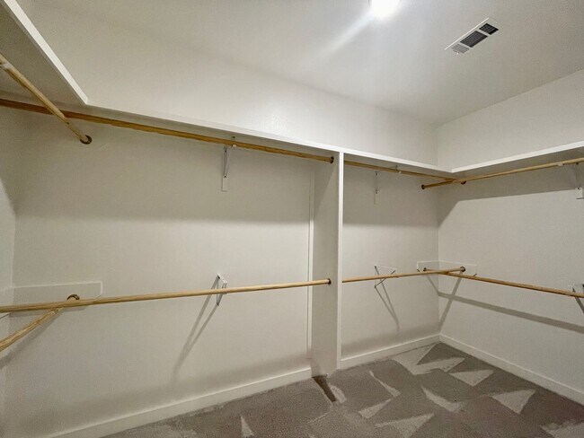 Building Photo - 9135 Southlawn Dr