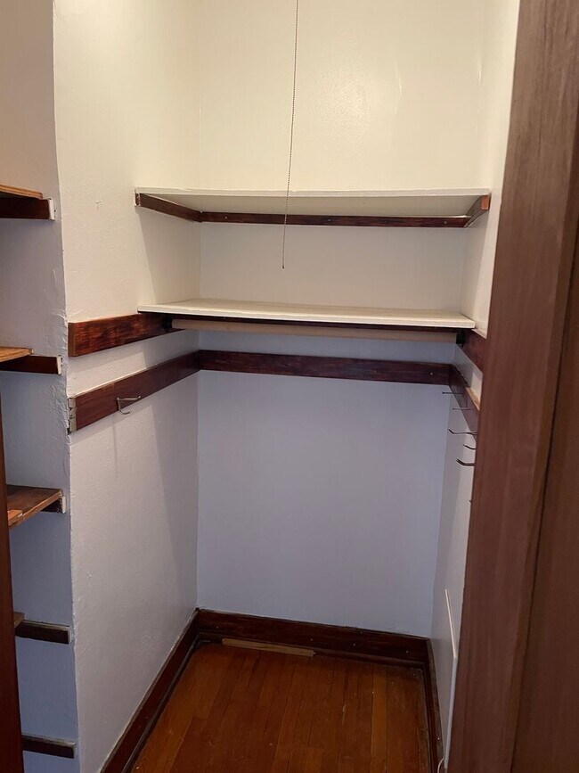 Building Photo - GrandAveW302-6