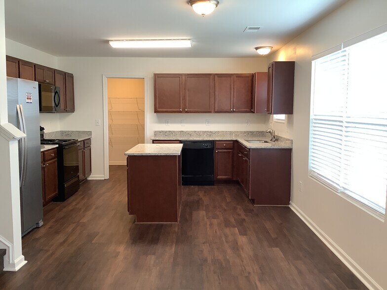 Building Photo - 36 Jones Creek Cir
