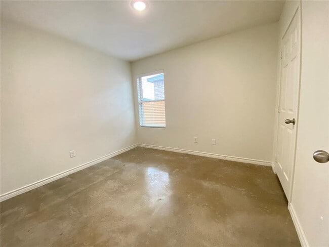 Building Photo - 2320 Duntov Dr