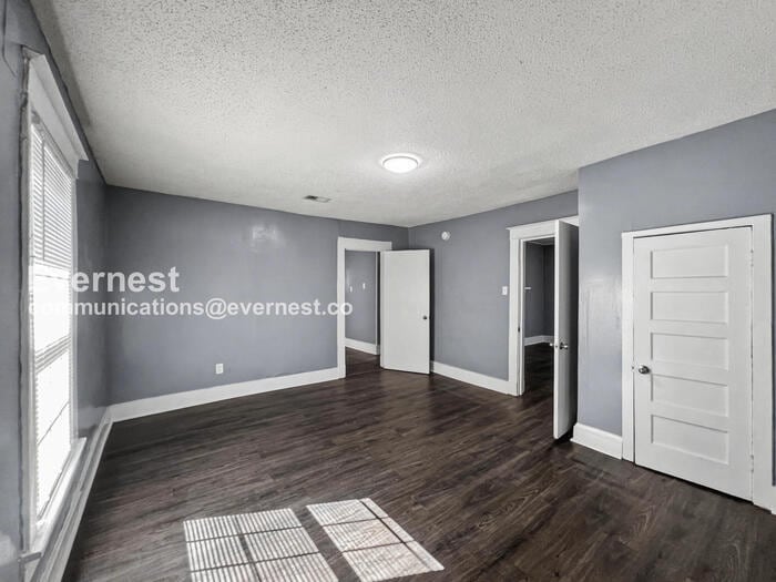 Building Photo - 749 Bey St