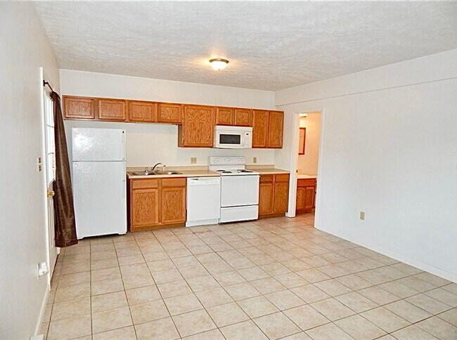 Building Photo - 626-628 Valentine St