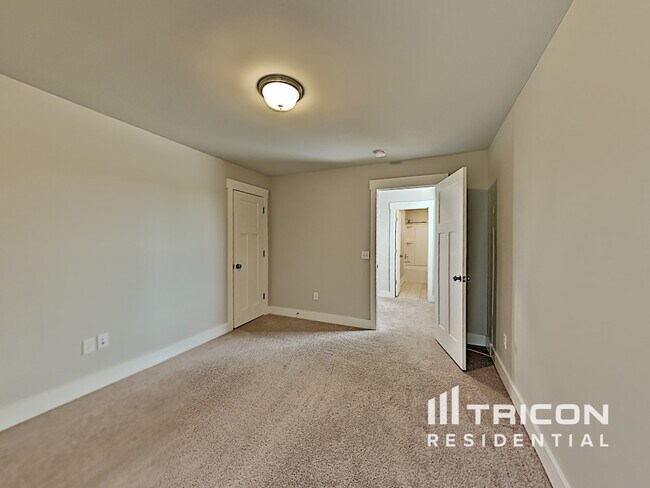 Building Photo - 4752 Kingdom Dr