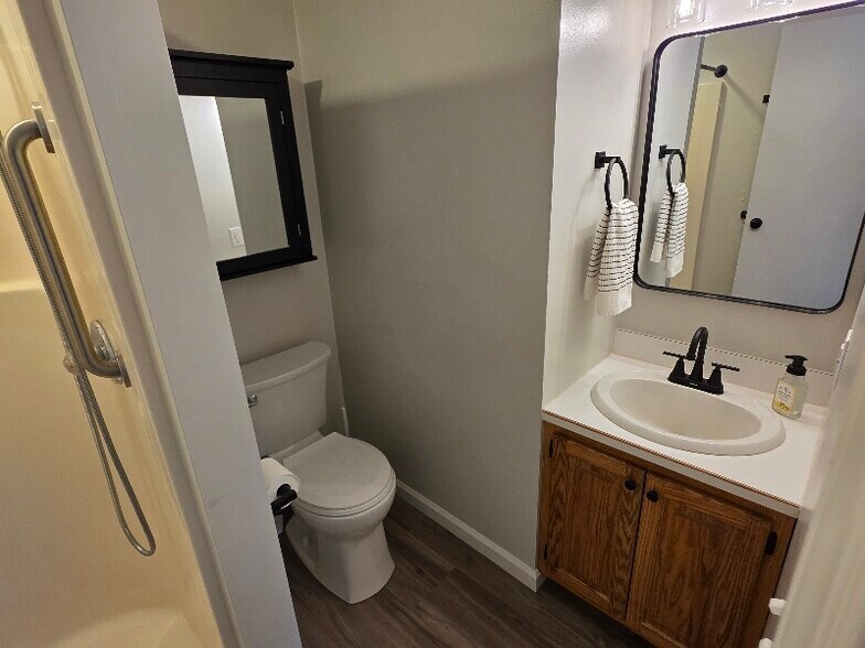 Building Photo - 57 Benchmark Dr