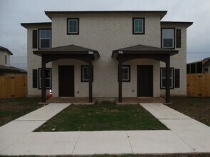 Building Photo - 5826 Grandwood Dr