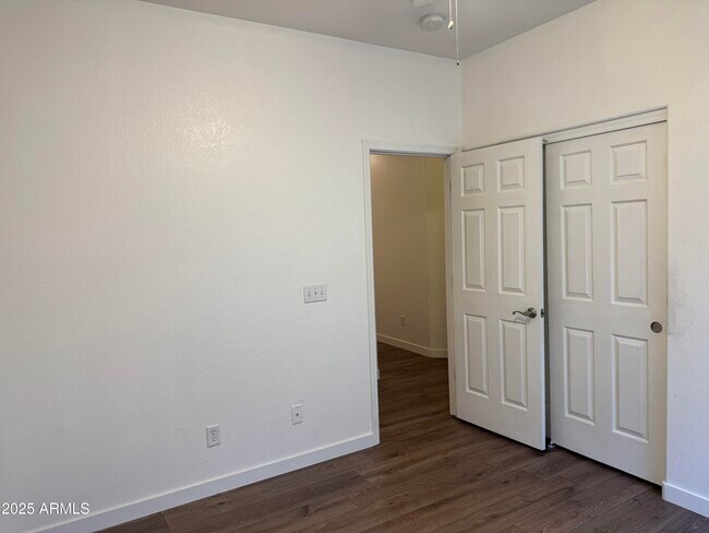 Building Photo - 2633 E Riviera Dr