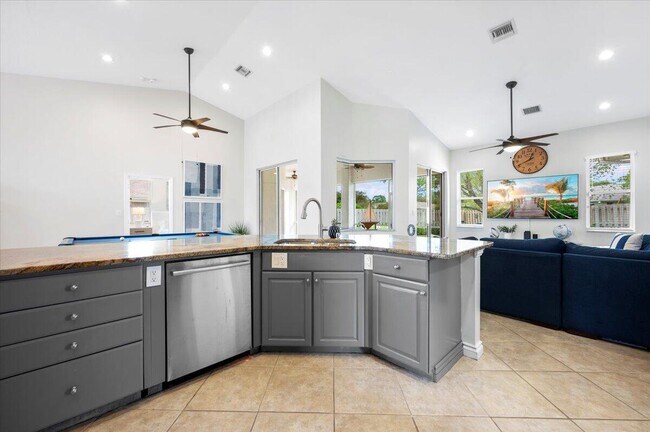 Building Photo - 13866 Geranium Pl
