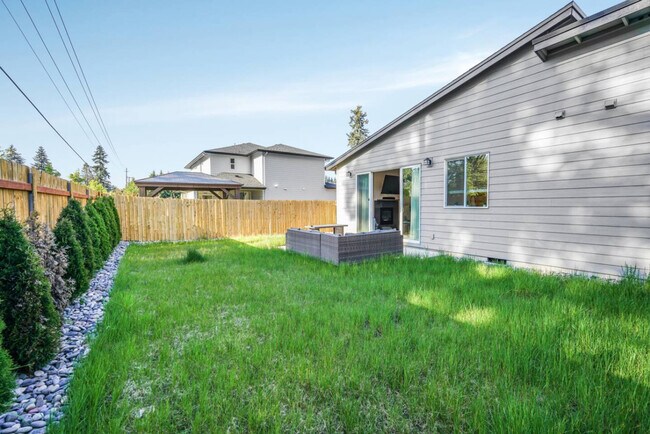 Building Photo - 15206 NE 96th St