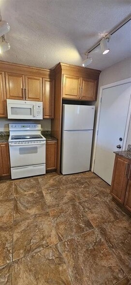 Building Photo - 410 NW 68th Ave