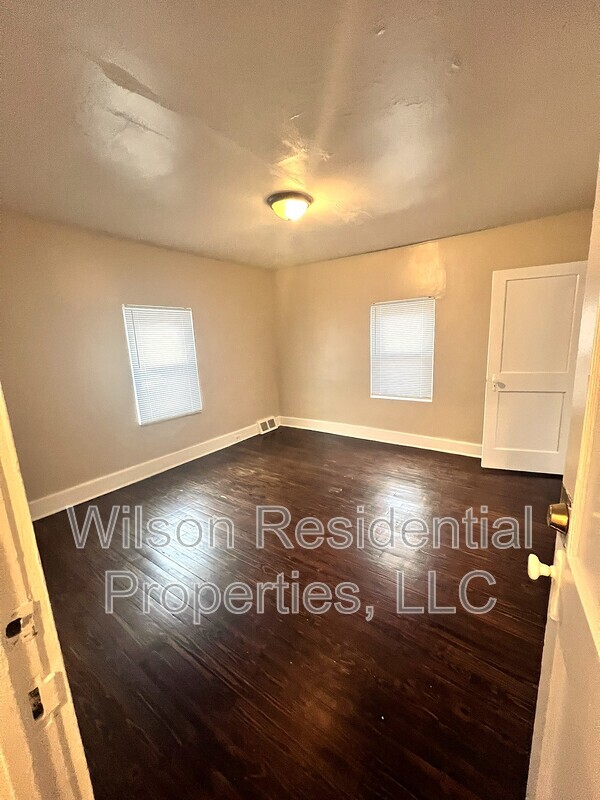 Building Photo - 230 Polo Rd